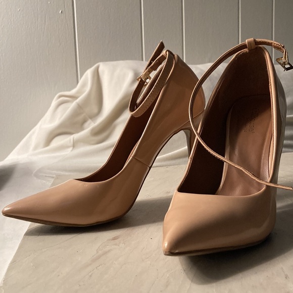 Blush pointed toe ankle strap heels - Picture 4 of 8